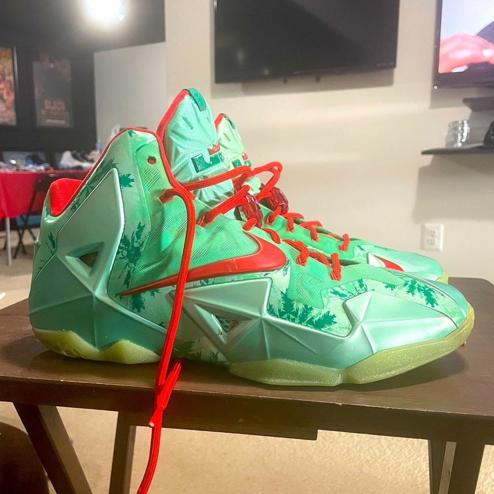 Nike LeBron 11 Christmas sz 12 616175-301 - Great  Deal on collectors edition